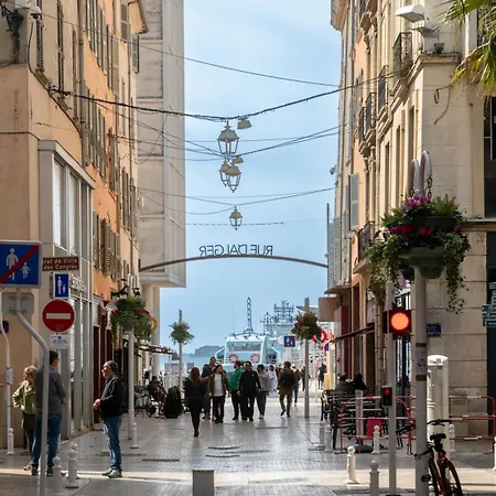 Toulon شقة *